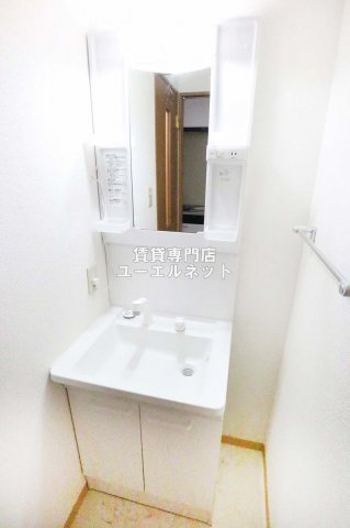 洗面設備　清潔感ある独立洗面台で毎日気持ちよく♪