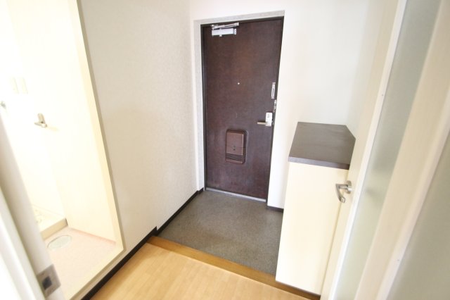 玄関　※別号室参考写真