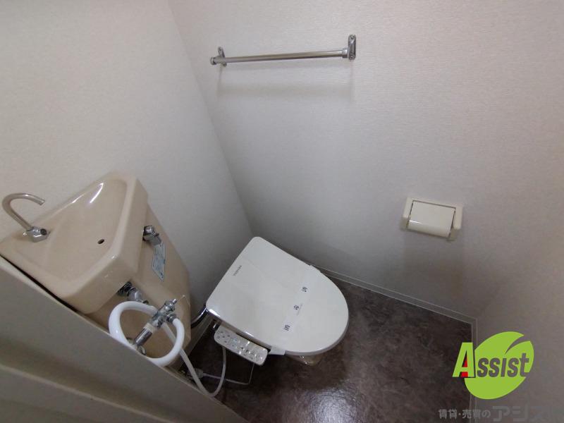トイレ　トイレです。ウォシュレット付を探している方、おすすめです。