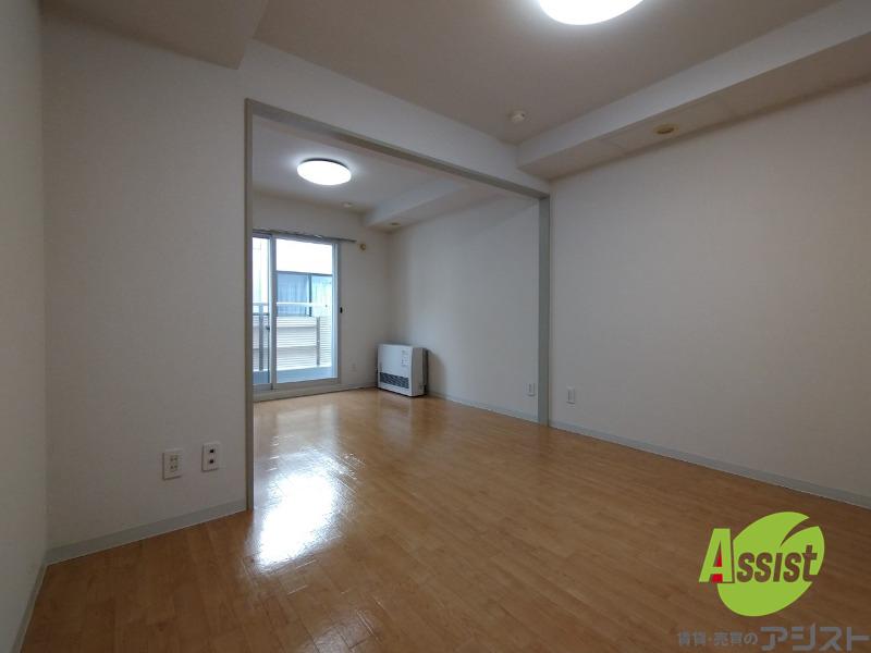 居室・リビング　広くてキレイなお部屋が広がっていて、充実した生活が送れそう。