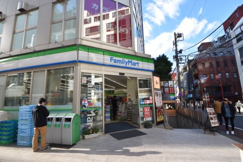 コンビニ　ファミリーマート 御茶ノ水駅南店（コンビニ）まで717m