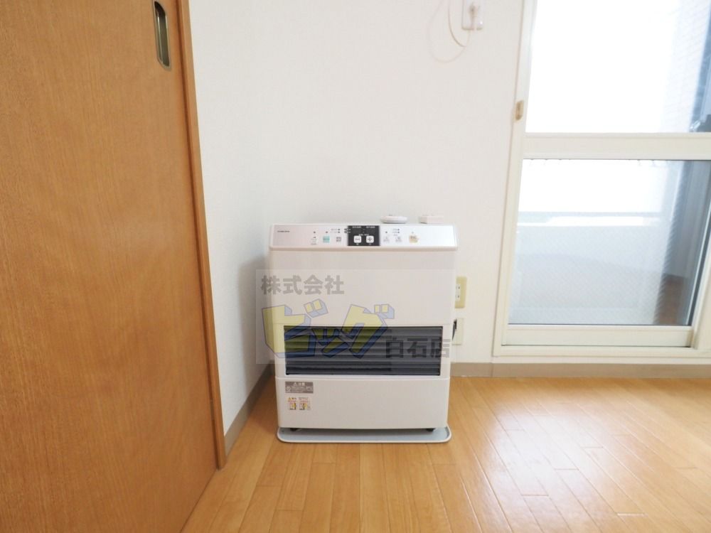 その他　冬は暖かく経済的な灯油ストーブがついています♪