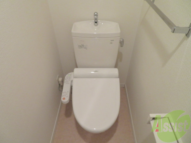 トイレ　ウォシュレット付きのトイレです。シャワートイレは日本の宝。