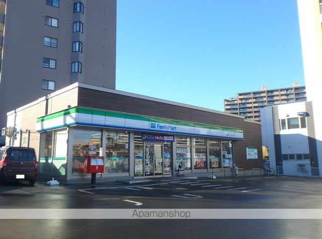 コンビニ　ファミリーマート（コンビニ）まで365m