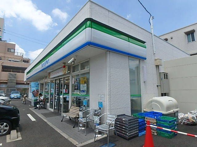 コンビニ　ファミリーマートみのり台駅前通り店（コンビニ）まで381m