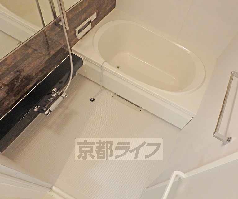 バス・シャワールーム　足元スベリニクイ仕様です～！