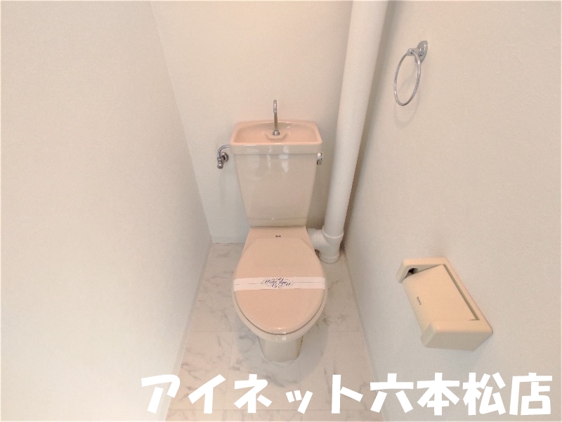トイレ　清潔感のある空間です。
