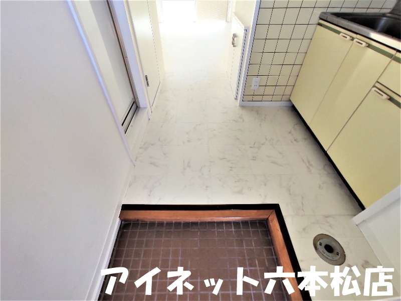 玄関　こちらでお出迎え