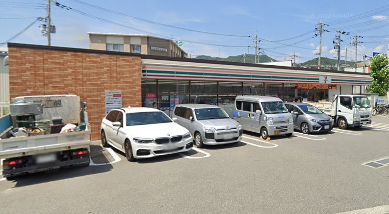 コンビニ　セブンイレブン 宝塚山本東3丁目店（コンビニ）まで540m