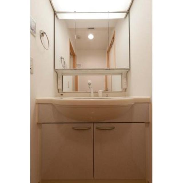 洗面設備　※写真は同タイプ住戸です。