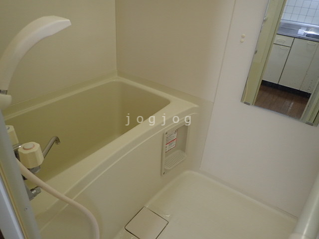 バス・シャワールーム　ゆったりとしたお風呂で快適に過ごせます。