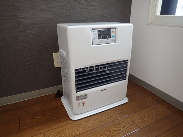 その他設備　冬はあったか石油ストーブです。