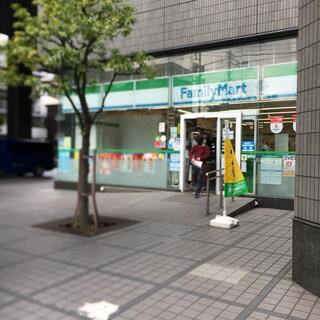 コンビニ　ファミリーマート三田一丁目店（コンビニ）まで152m