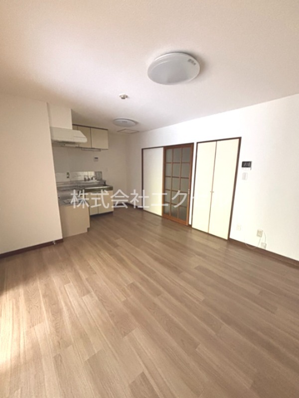居室・リビング　南向きの明るいお部屋です。