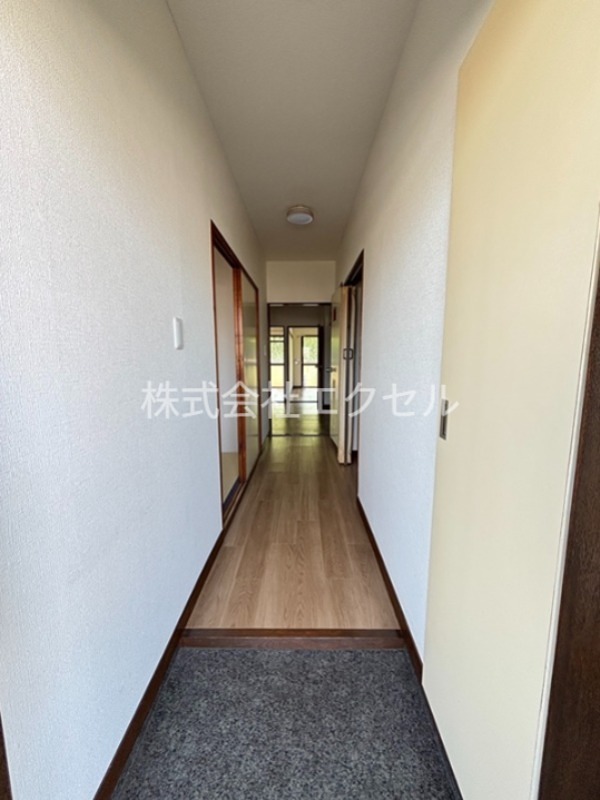 玄関　下駄箱付きの玄関です。
