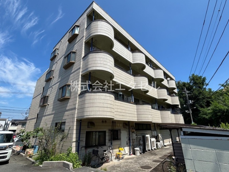 建物外観　お洒落なタイル張りの外観です。