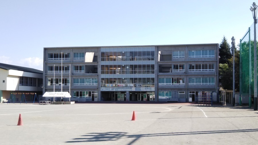 小学校　甲府市立千塚小学校（小学校）まで848m