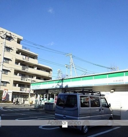 コンビニ　ファミリーマート（コンビニ）まで216m