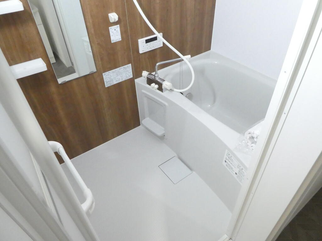 バス・シャワールーム　同物件別部屋(同タイプ間取り)のものです。