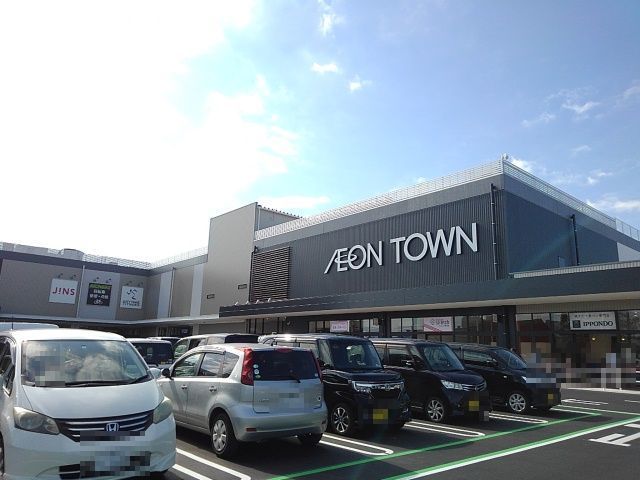 ショッピングセンター　イオンタウン四日市泊店（ショッピングセンター）まで900m