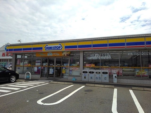 コンビニ　ミニストップ 四日市泊小柳店（コンビニ）まで400m