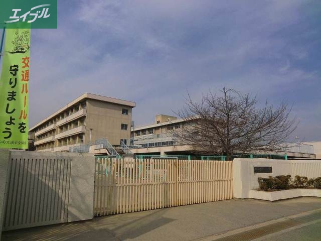 小学校　芳泉小学校（小学校）まで950m