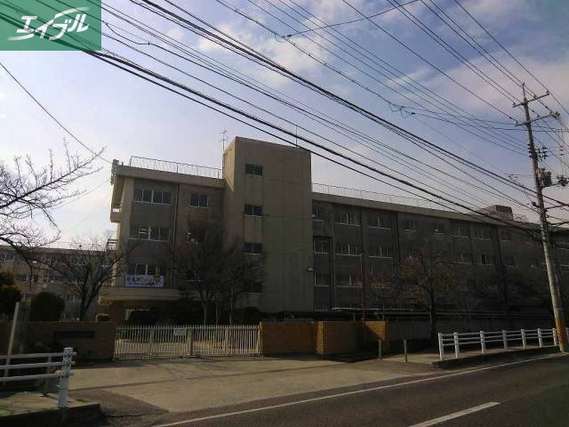 中学校　芳泉中学校（中学校）まで800m