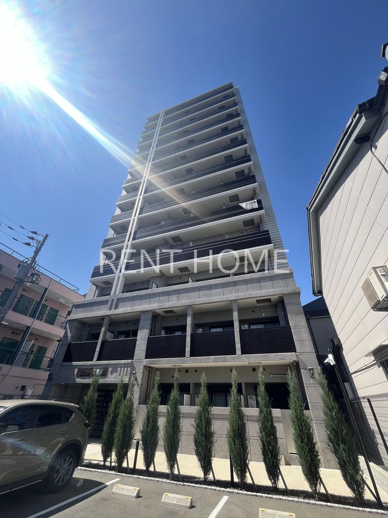 建物外観　鉄筋コンクリート造13階建て