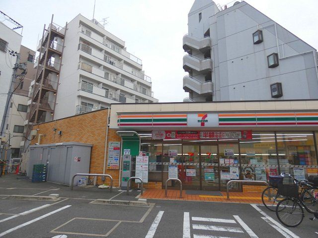 コンビニ　セブンイレブン近鉄布施駅南店（コンビニ）まで349m