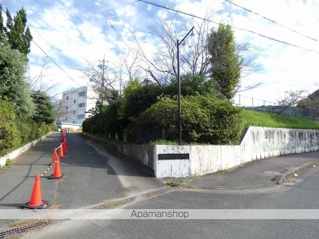 小学校　湖西市立鷲津小学校（小学校）まで1015m