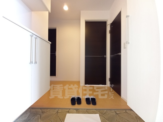 玄関　305号室写真