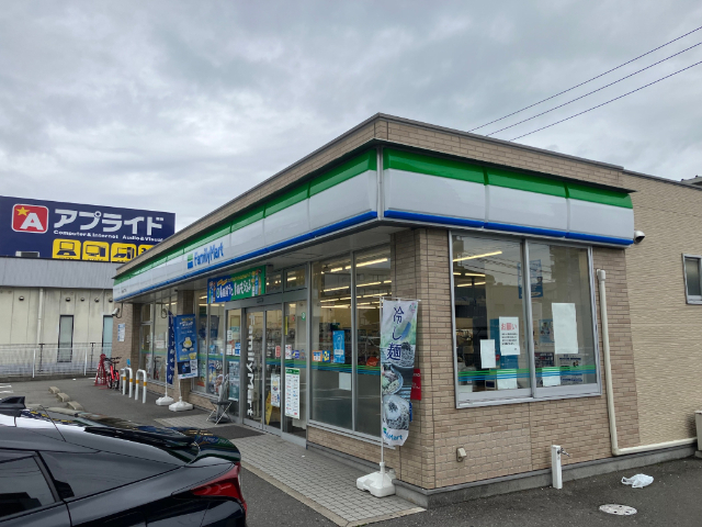 コンビニ　ファミリーマート博多豊二丁目店（コンビニ）まで359m