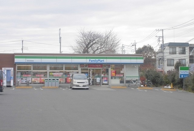 コンビニ　ファミリーマート（コンビニ）まで1500m