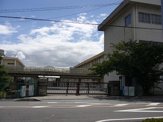 中学校　山手中学校（中学校）まで740m