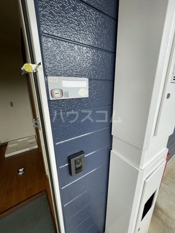 シャトルIB棟の玄関写真
