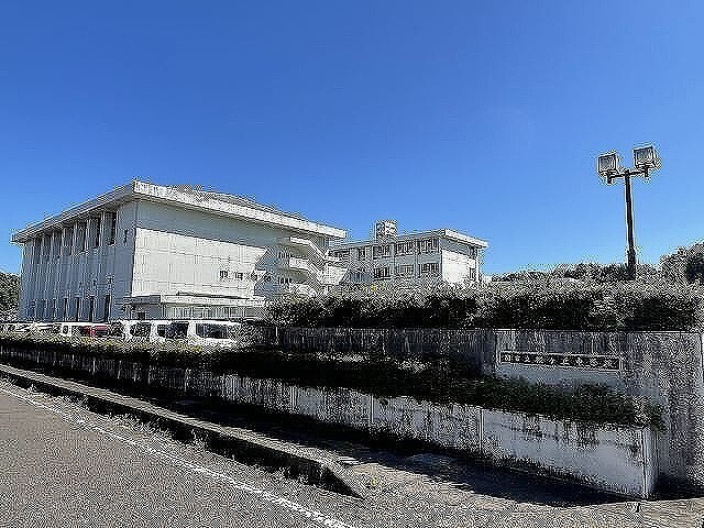 中学校　関市立桜ケ丘中学校（中学校）まで3030m