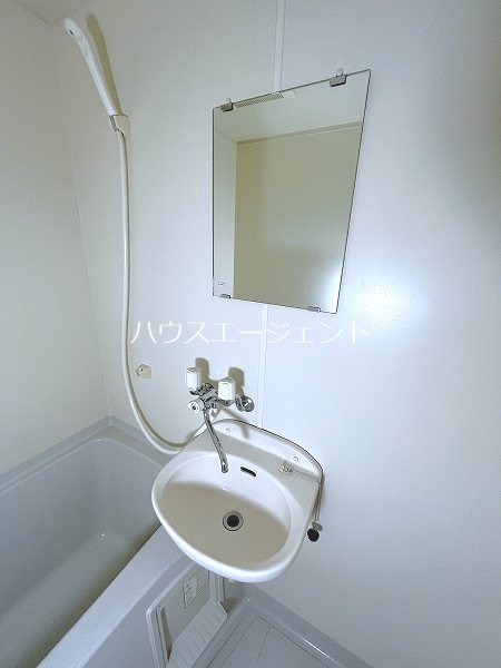 洗面設備　洗面台は浴室内にございます。※参考画像