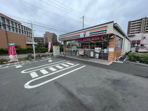 コンビニ　セブンイレブン 麗澤大学前店（コンビニ）まで744m