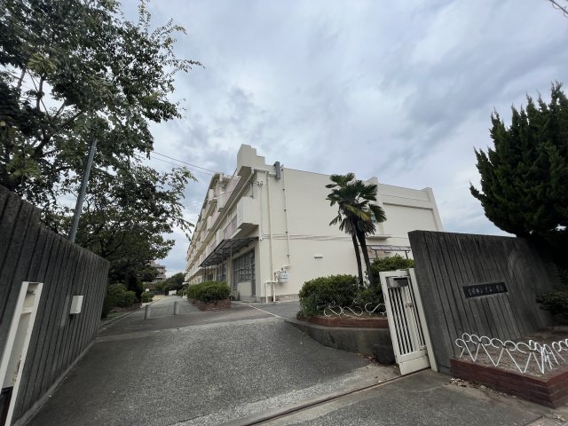 小学校　宝塚市立末広小学校（小学校）まで581m
