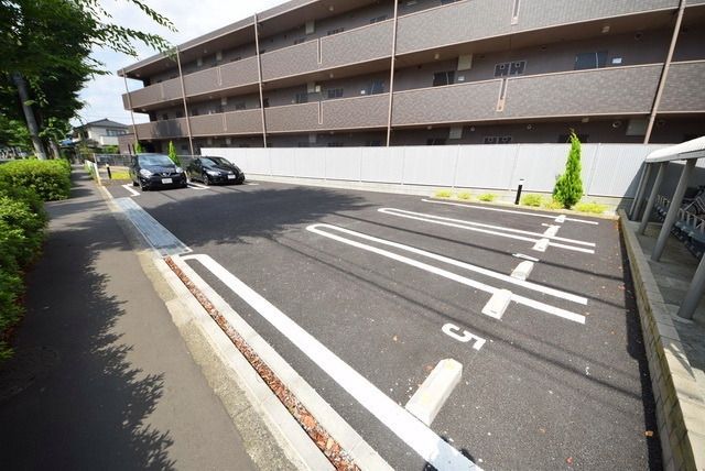 駐車場　★敷地内に駐車場ございます★