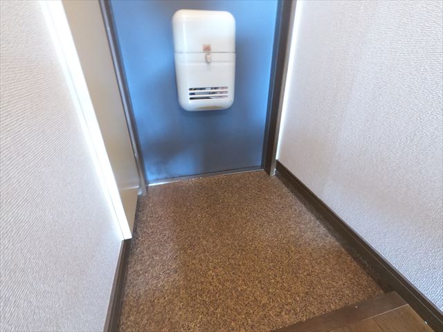 玄関　少しですがシューズBOX付きの玄関