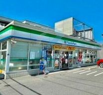コンビニ　ファミリーマート行徳駅前四丁目店（コンビニ）まで110m