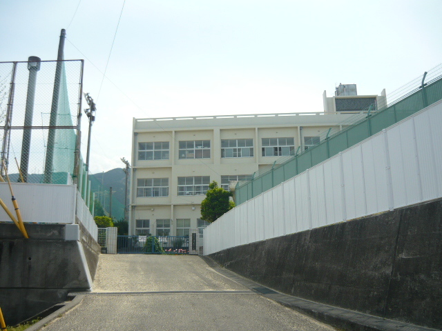 小学校　中曽根小学校（小学校）まで230m