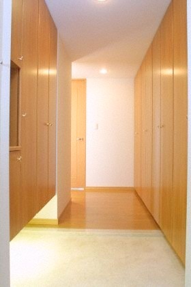 地下鉄東西線 西１８丁目駅 徒歩4分 14階建 築25年の玄関写真
