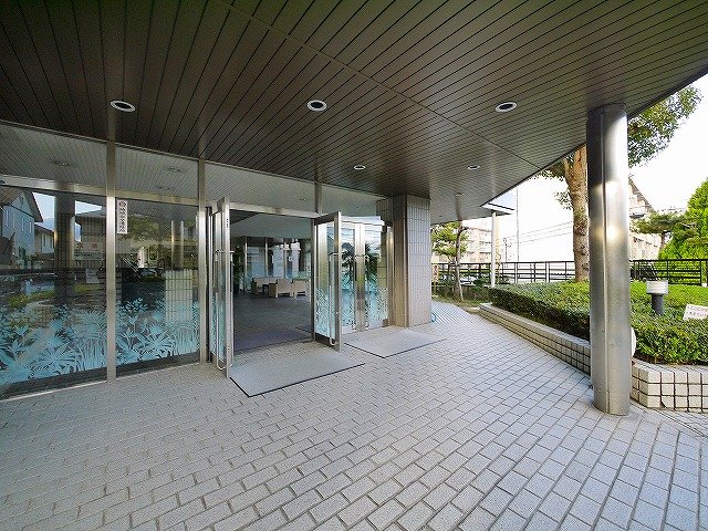 エントランス　建物の内部です