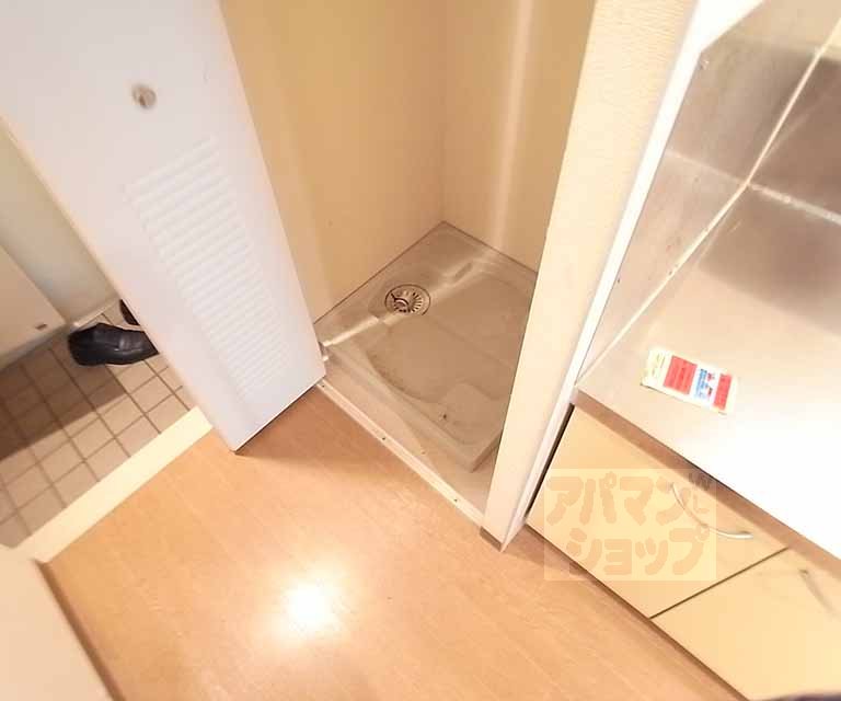 玄関　玄関スペース・下駄箱有り。