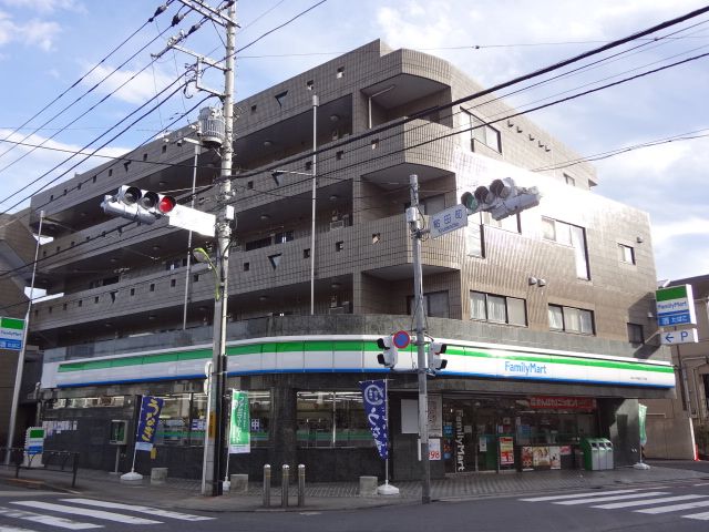 コンビニ　ファミリーマート（コンビニ）まで200m