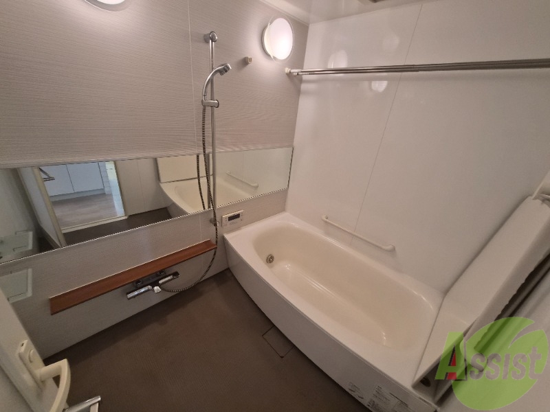 バス・シャワールーム　浴室は綺麗で追い焚きも付いて気持ちよくお過ごしいただけます。