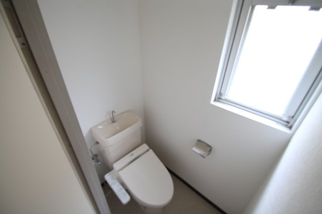 トイレ　落ち着いたトイレです