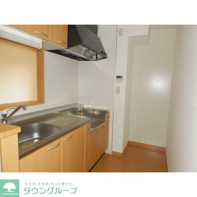 西武池袋線 大泉学園駅 バス乗車時間：8分 最寄りバス停で下車 徒歩5分 2階建 築20年のキッチン写真